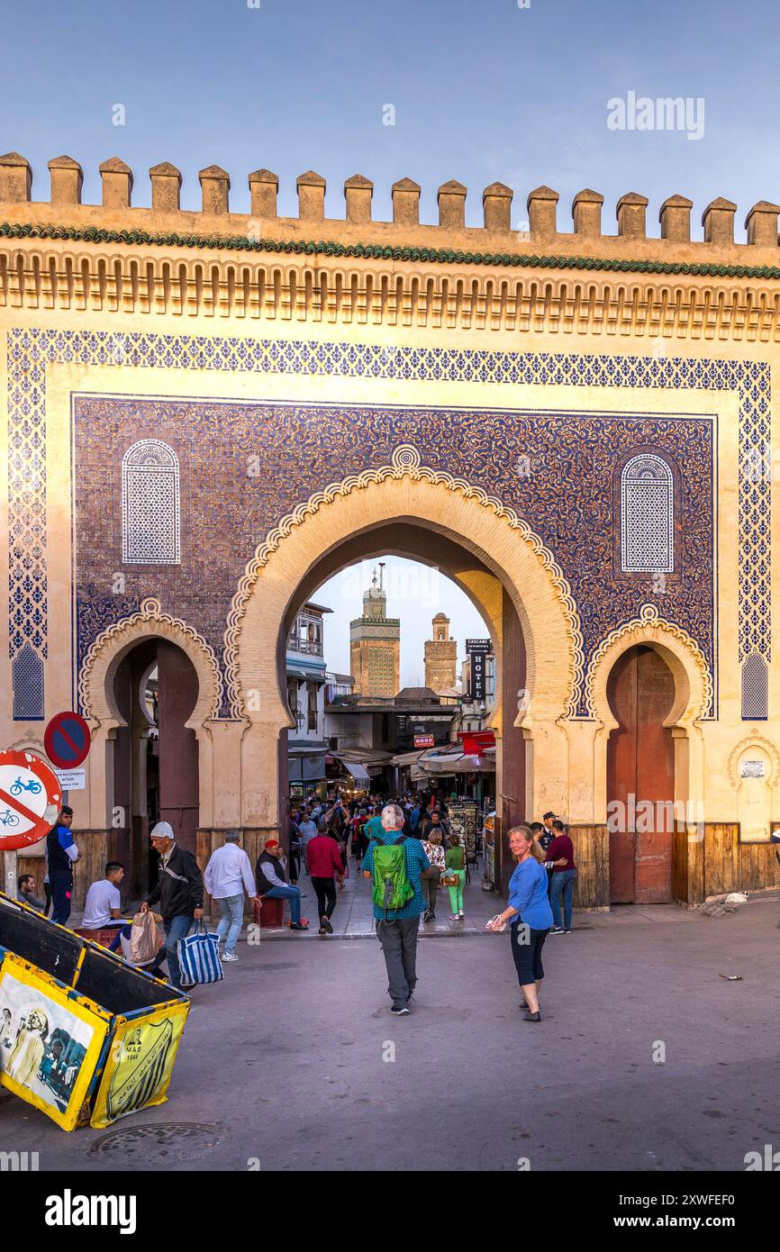 Ancient arabesque building arch gate hi-res stock photography and ...