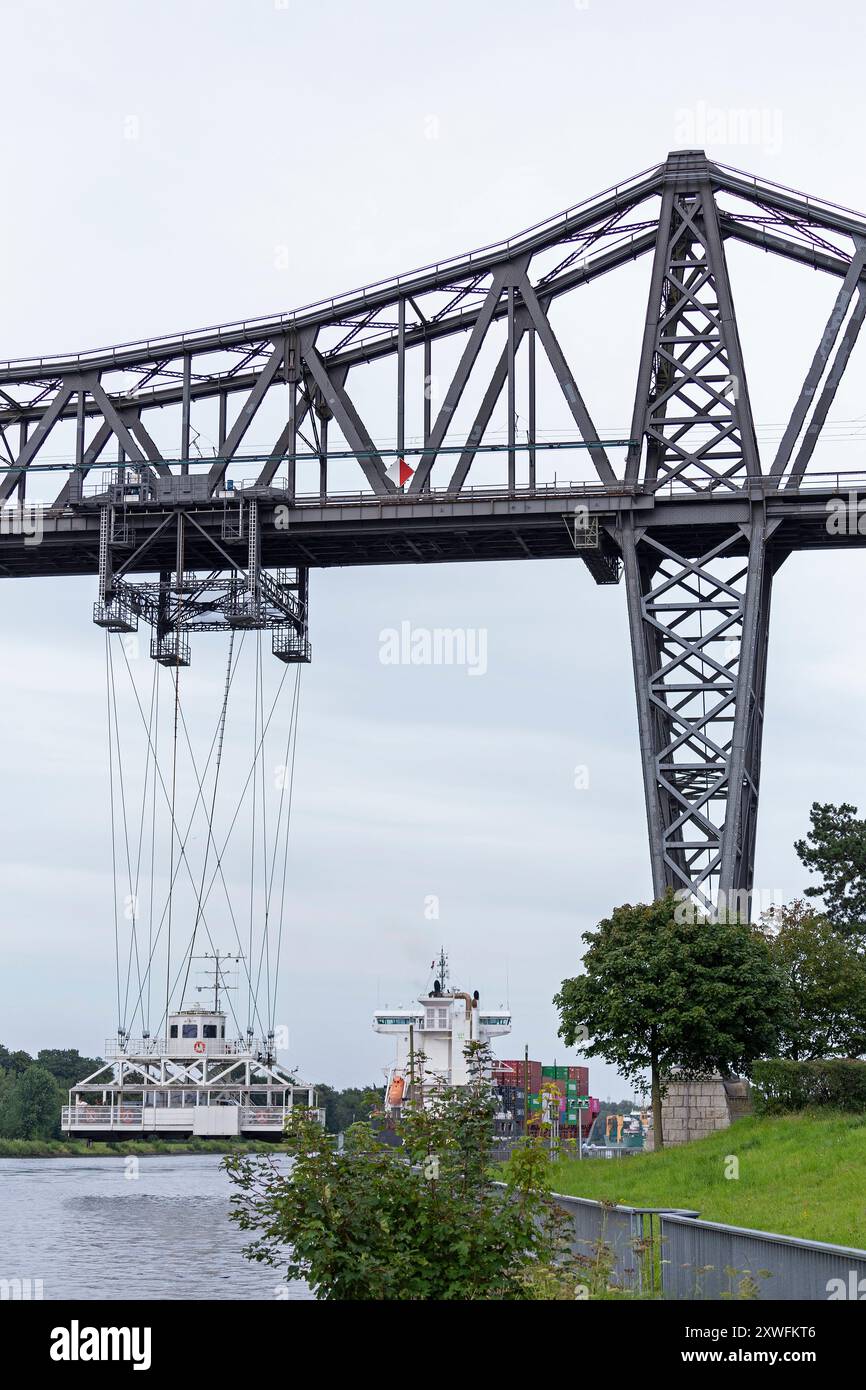 Railway bridge, transporter bridge, freight ship, Kiel Canal, Rendsburg, Schleswig-Holstein, Germany Stock Photo