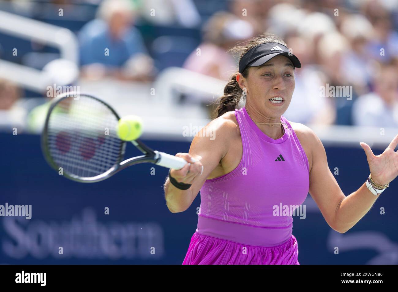 Mason, Oh, USA. 19th Aug, 2024. 2024 Cincinnati Open Tennis, 2024 08 19 - Jessica Pegula plays a ball against Aryna Sabalenka in the women's finals, where Sabalenka won 6-3 7-5. Photo by Wally Nell/ZUMAPress (Credit Image: © Wally Nell/ZUMA Press Wire) EDITORIAL USAGE ONLY! Not for Commercial USAGE! Credit: ZUMA Press, Inc./Alamy Live News Stock Photo