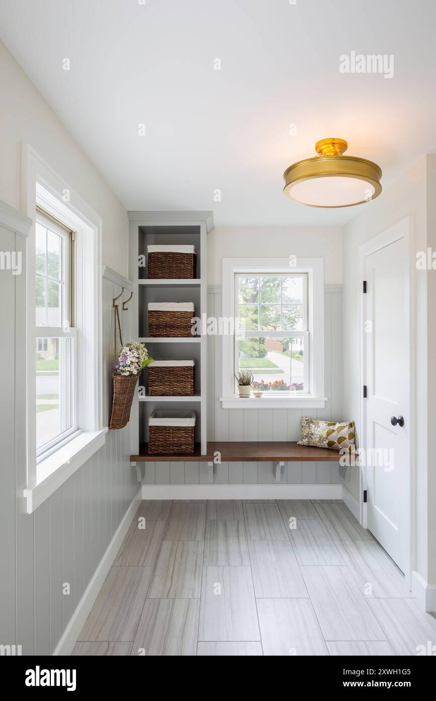 Ceiling wainscoting hi-res stock photography and images - Alamy, image size:866x1390