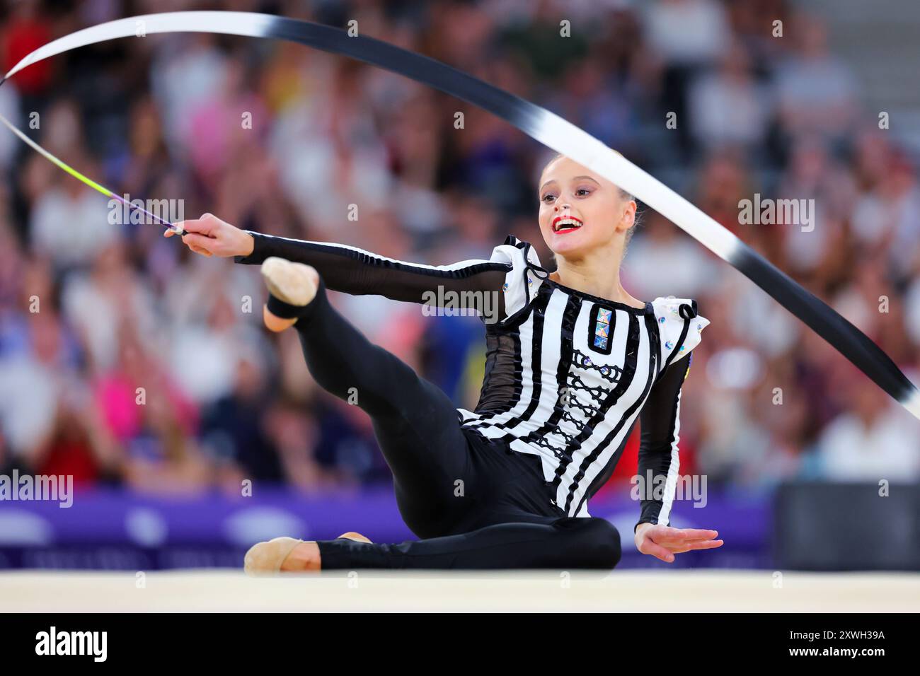 Qulification Ribbon Paris, France. 8th Aug, 2024. Taisiia Onofriichuk (UKR) Rhythmic ...