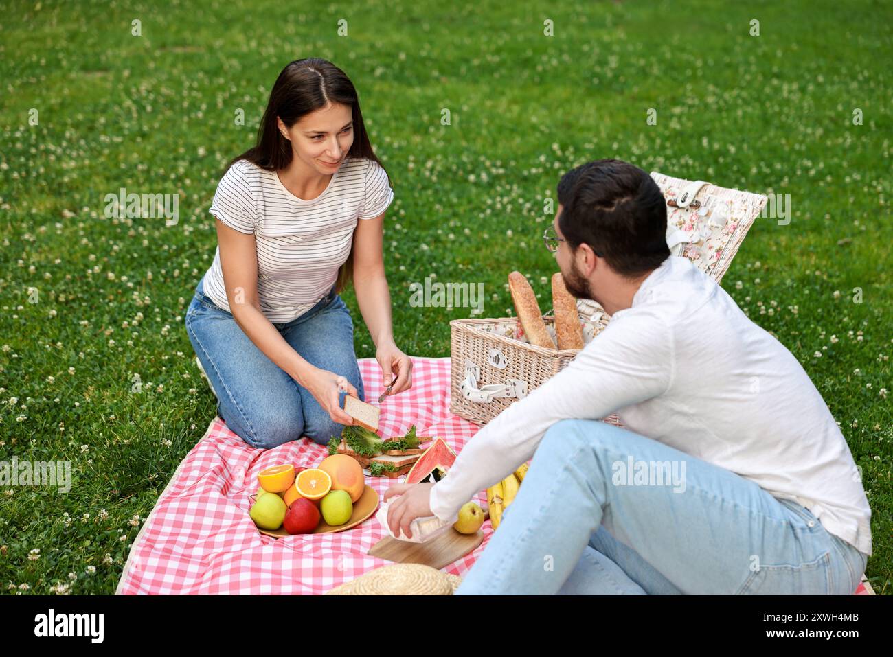 Picnic on the grass hi-res stock photography and images - Alamy