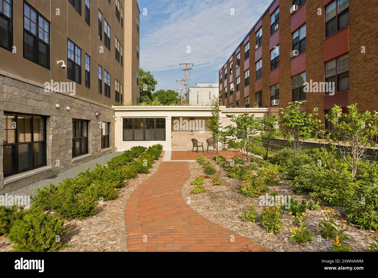 Courtyard area between new hi-res stock photography and images - Alamy