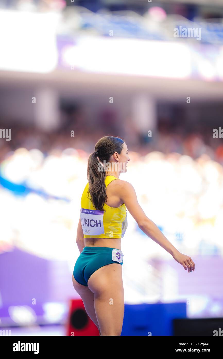 Alanah Yukich participating in the 400 meters hurdles at the Paris 2024