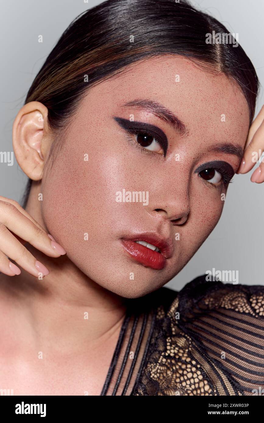 Statement eyeliner hi-res stock photography and images - Alamy
