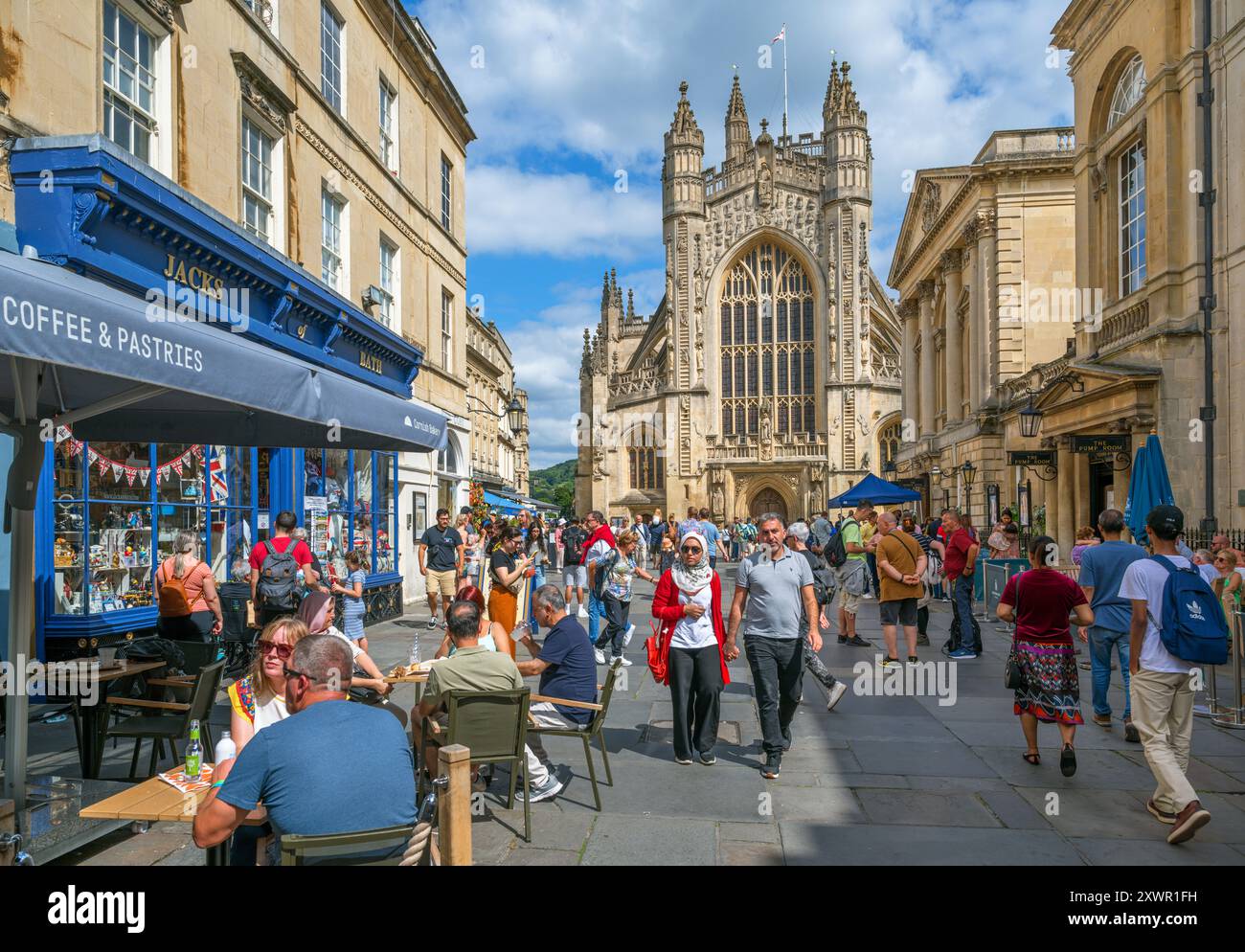 View down Abbey Churchyard towards Bath Abbey with the Roman Baths to ...