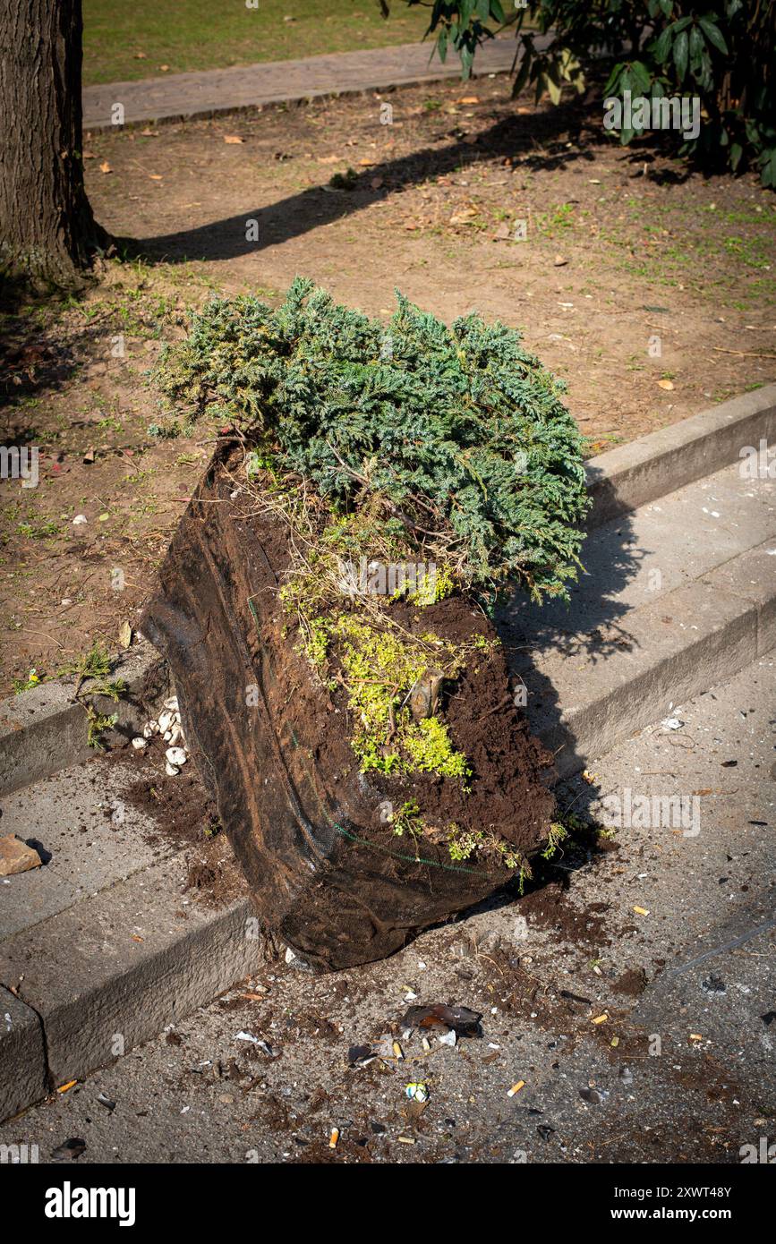 Chaotic debris hires stock photography and images Alamy