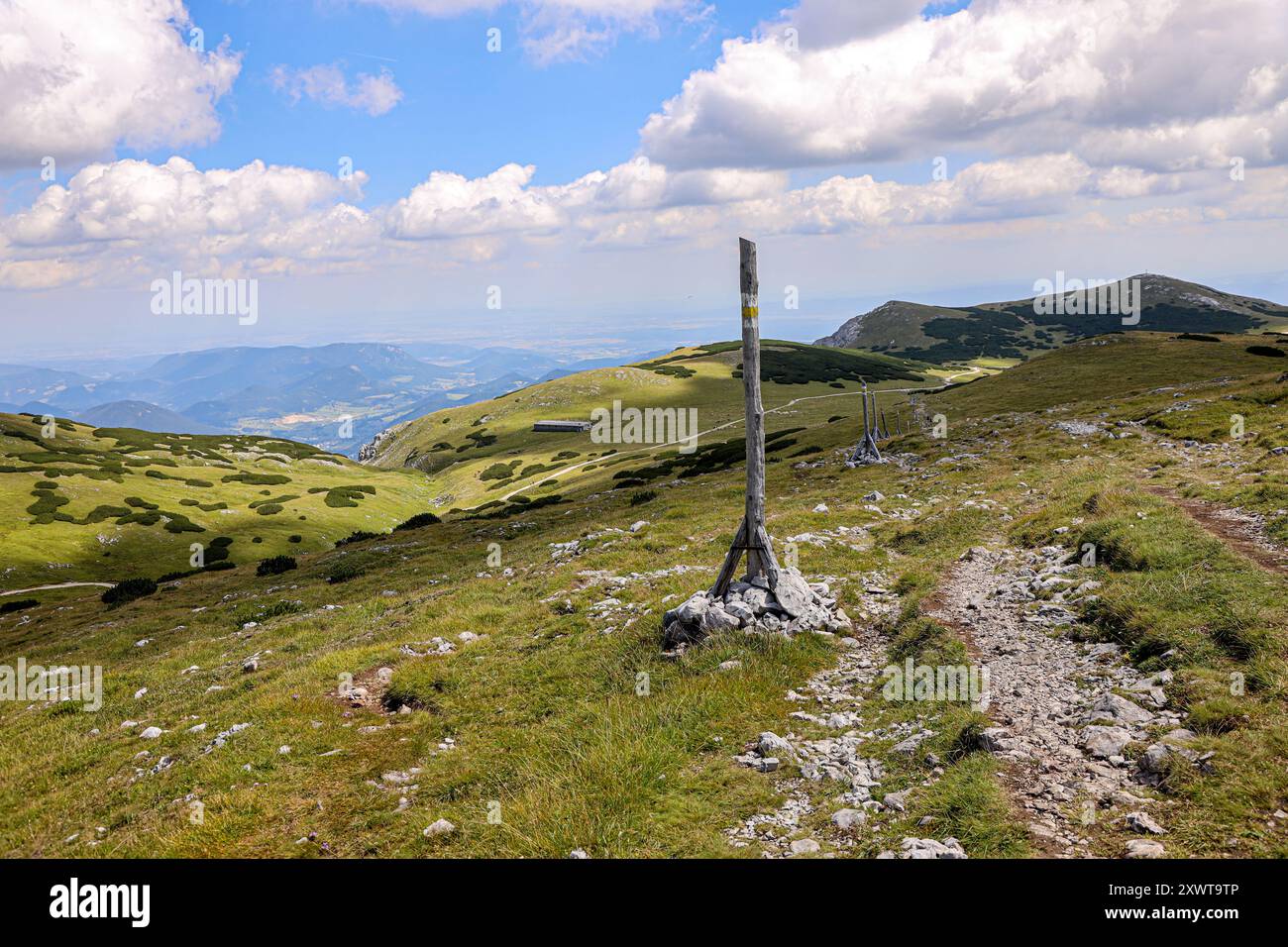 Undulating Footpath Undulating grassy terrain hi-res stock photography and images - Alamy