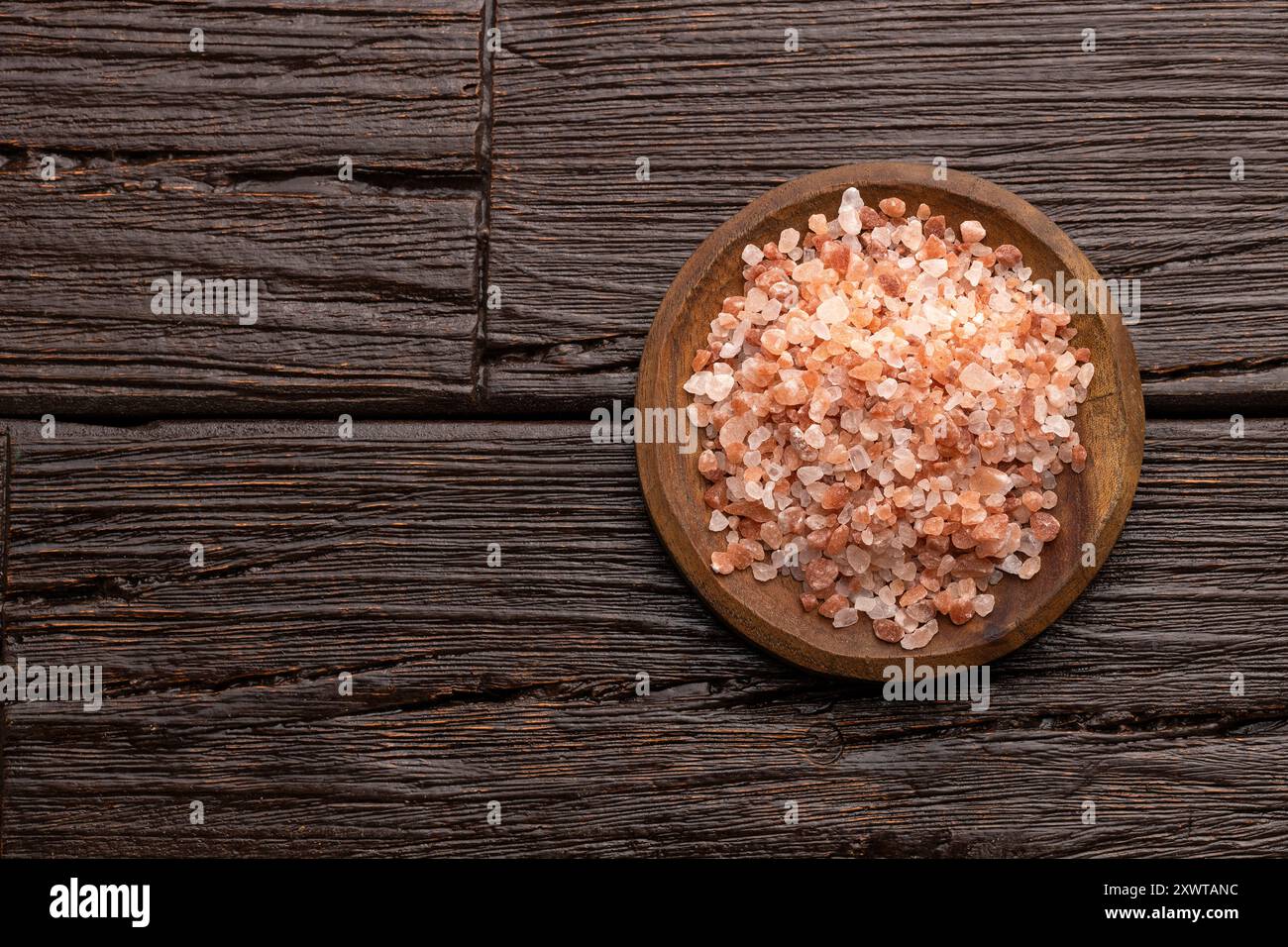 Pakistani red rock salt in a bowl - Himalayan pink salt crystals Stock ...