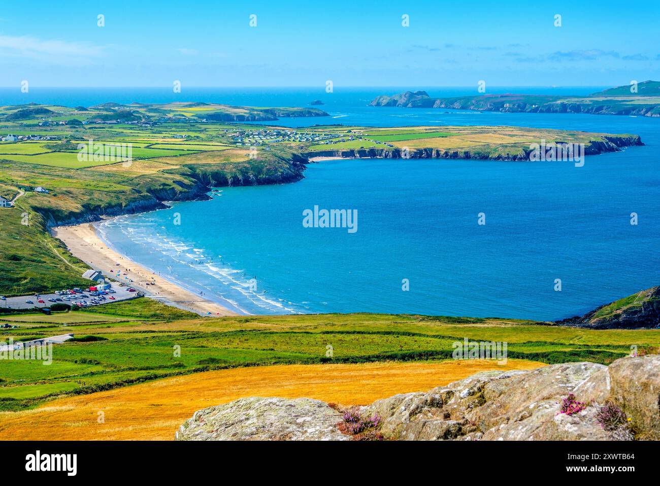 whitesands-beach-and-ramsey-island-near-st-davids-on-the-pembrokeshire