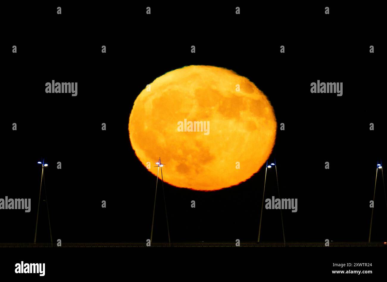 the-full-moon-is-seen-rising-from-the-structure-of-the-vasco-da-gama