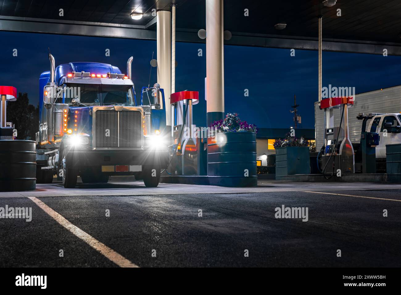 Blue Big Rigg Industrial blue big rig semi truck with extended cab for truck driver ...