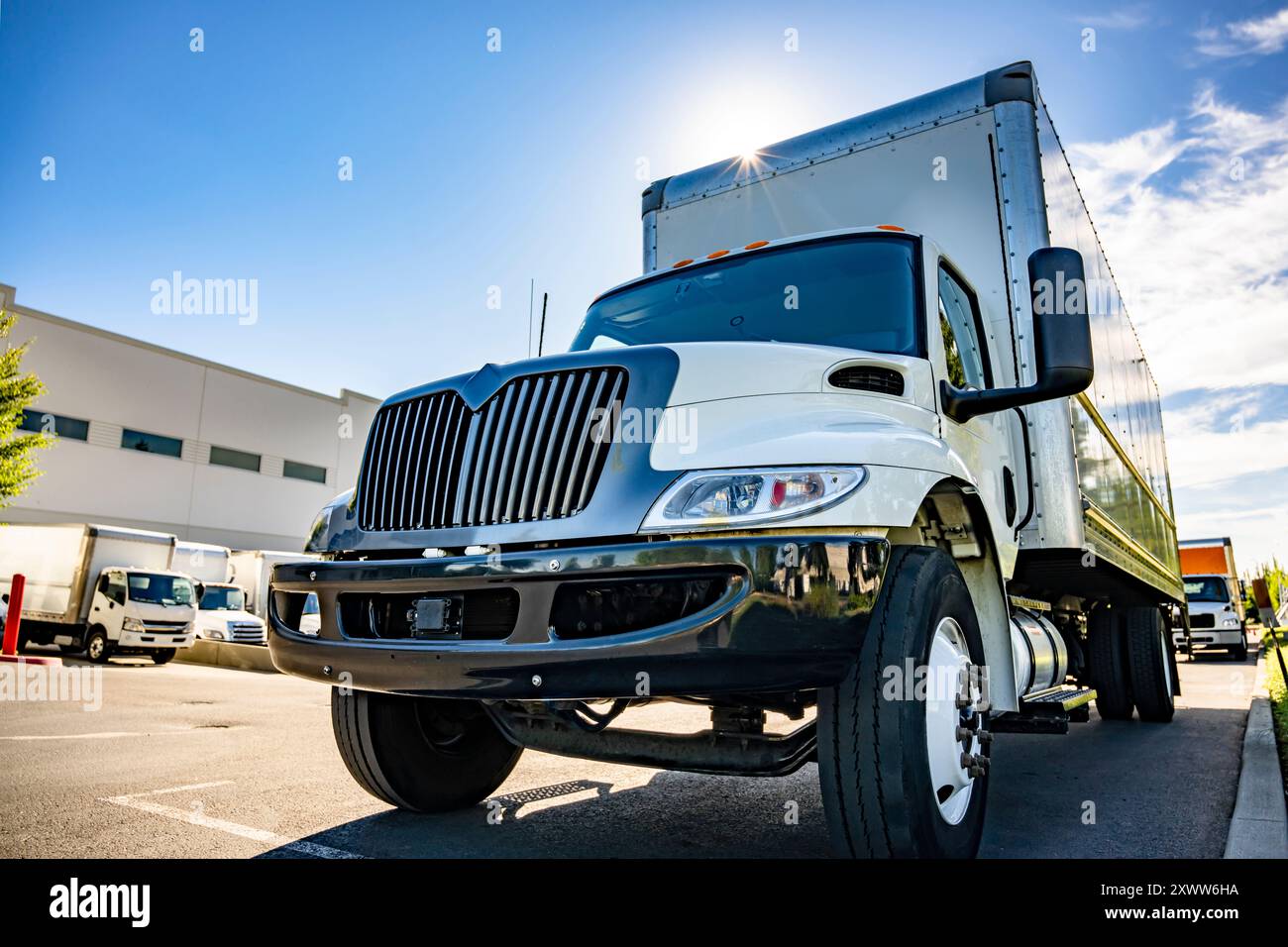 Middle duty Industrial standard white day cab rig semi truck with box ...