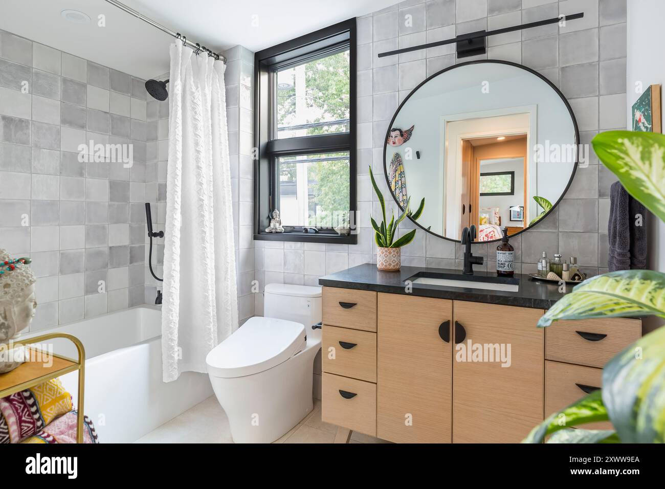 Bathroom with black and gray accents Stock Photo - Alamy