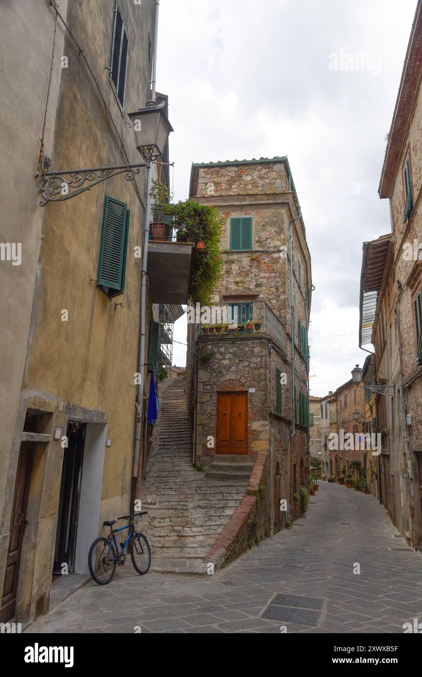 Chiusdino, alley in the historic center Stock Photo