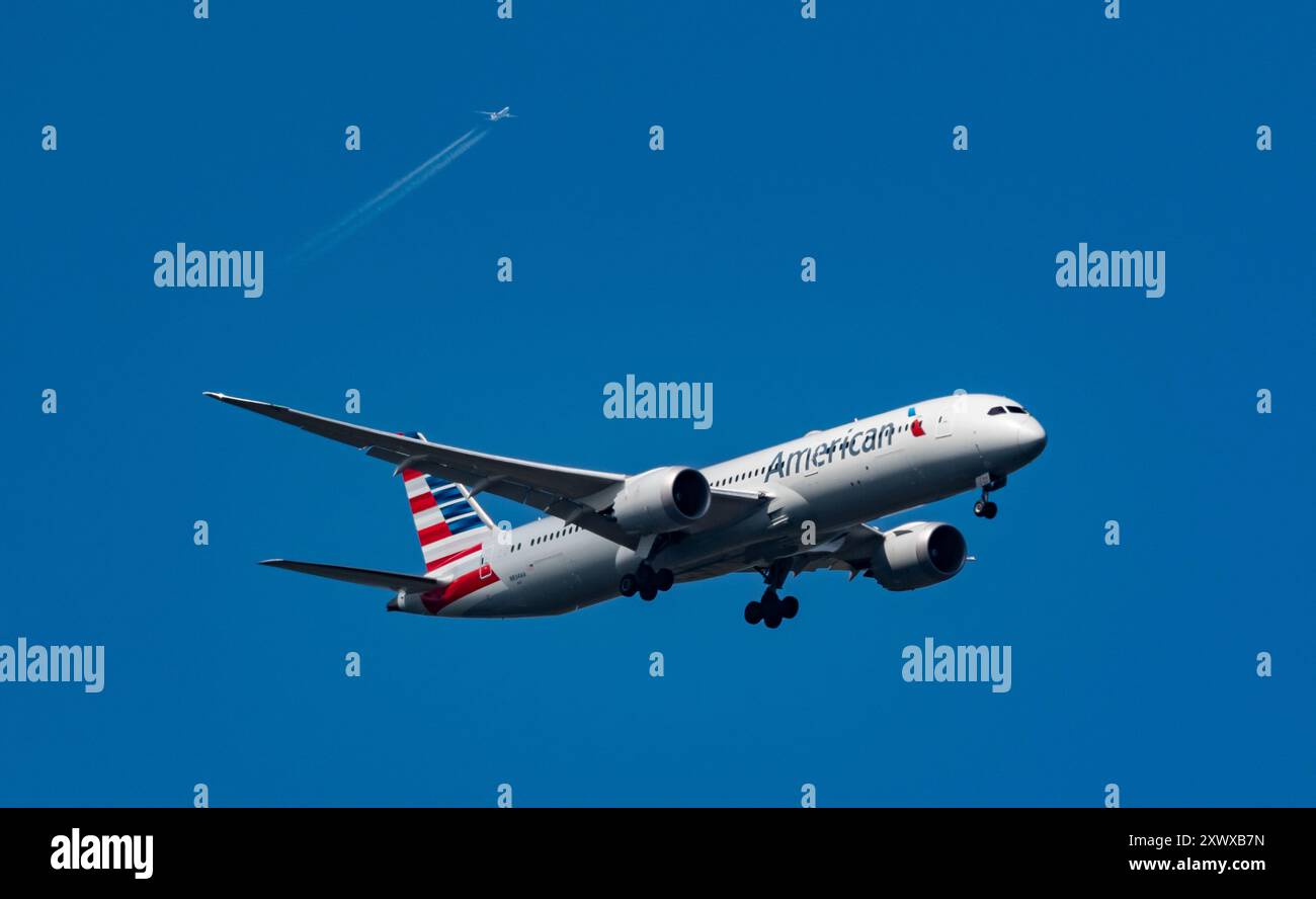 American Airlines Boeing 787-9 Dreamliner N834AA overflies Windsor Great Park prior to landing at Heathrow, 07/08/2024. Credit JTW Aviation Images. Stock Photo