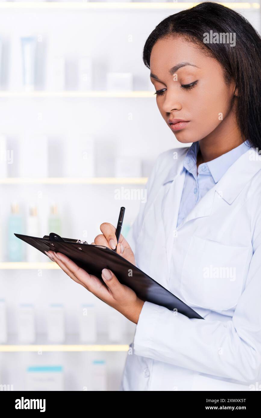 Young black female pharmacist hi-res stock photography and images - Alamy