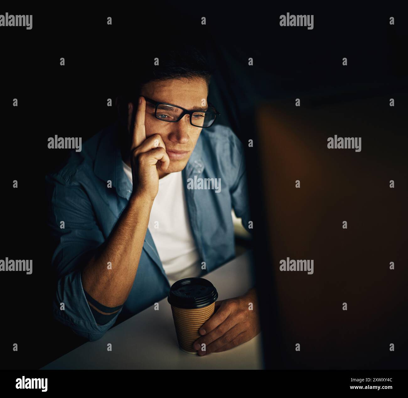 Tired programmer man pc hi-res stock photography and images - Alamy