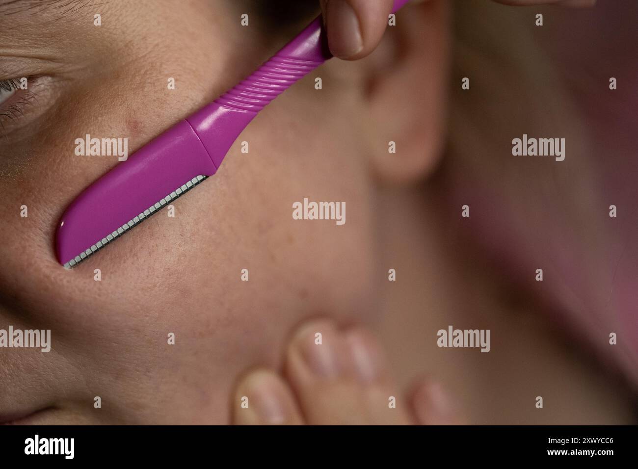 Dermaplanning hi-res stock photography and images - Alamy
