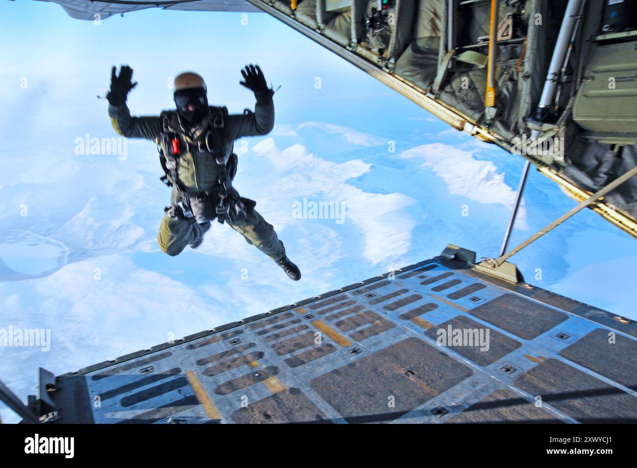 A Navy SEAL freefalls from an Austrian C-130 aircraft above the Arctic Circle during Cold Response 2010. Cold Response is a Norwegian exercise open to all NATO nations for winter warfare and joint coalition training. (U.S. Navy photo by Mass Communication Specialist 2nd Class Ashley Myers) NORWAY (Feb. 23, 2010) Stock Photo