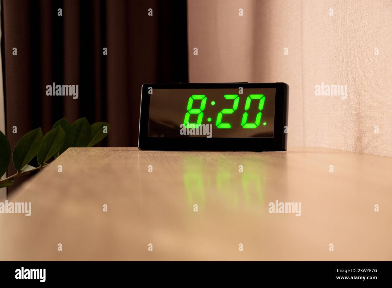 Black modern clock stands hi-res stock photography and images - Alamy