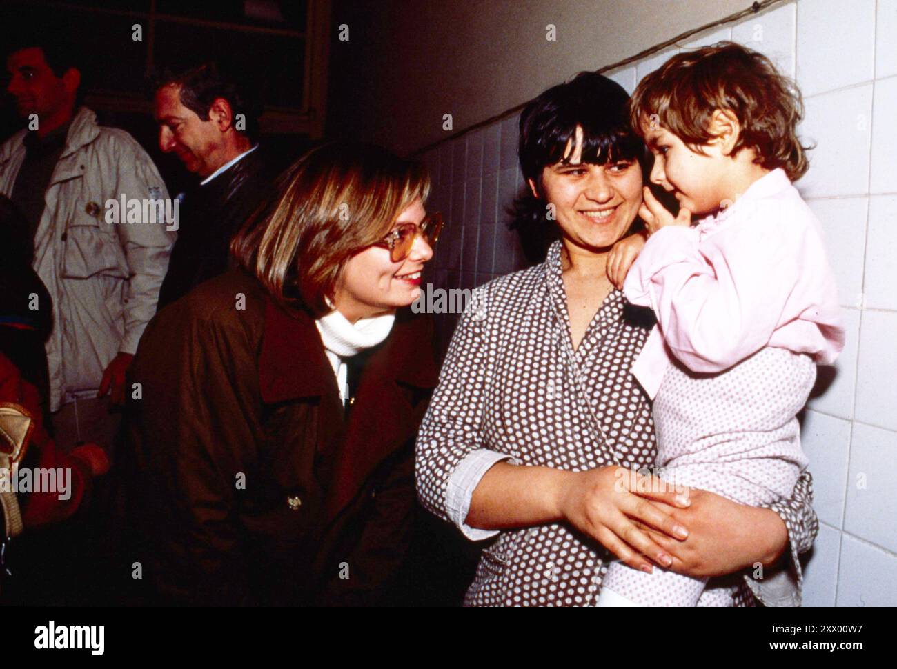 Bucarest Archivio Storico Olycom/LaPresse Sofia di, Romania. 19th Jan, 1990. (Acharnes, 29 ottobre 1957) è una principessa rumena, quartogenita di Michele I e di Anna di Borbone-Parma. Nella Foto: L'arrivo della principessa Sofia di Romania a Bucarest con la Sciarpa al collo In the photo: The arrival of Princess Sofia of Romania in Bucharest with the scarf around her neck Credit: LaPresse/Alamy Live News Stock Photo