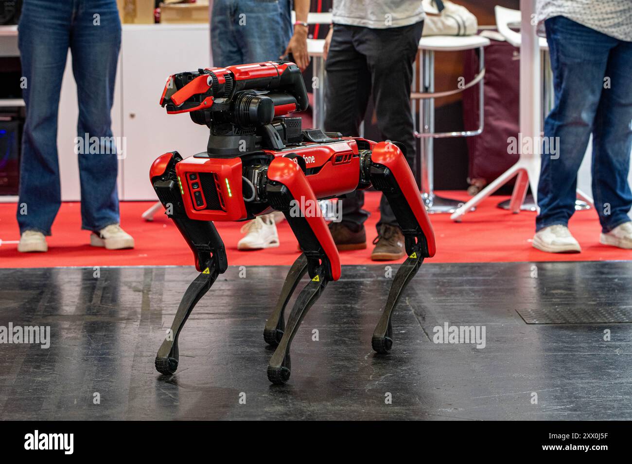 Robot fair hi-res stock photography and images - Page 8 - Alamy