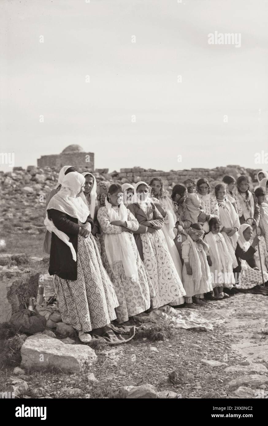 Life in Palestine in the early 20th century. The Samaritan Passover on Mt. Gerizim. Women's place at the ceremony. Historic Palestine. Ottoman Empire. 1900-1920 Stock Photo