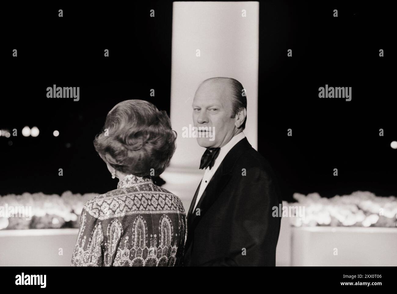 betty ford first state dinner dress File:President Gerald R. Ford and First Lady Betty Ford Standing With Queen Elizabeth II and