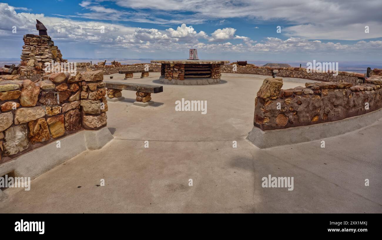 The observation deck of the Desert View Watchtower at Grand Canyon ...