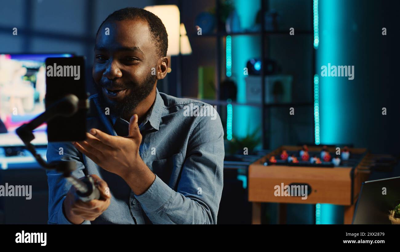 Influencer films himself home hi-res stock photography and images - Alamy