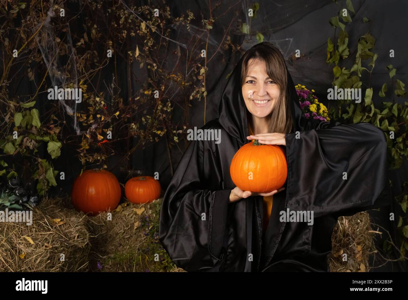 Black long cloak hi-res stock photography and images - Alamy