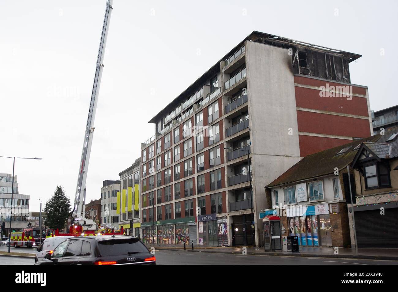 Slough Building Fire Slough, UK. 22nd August, 2024. Fire fighters from the Royal Berkshire ...