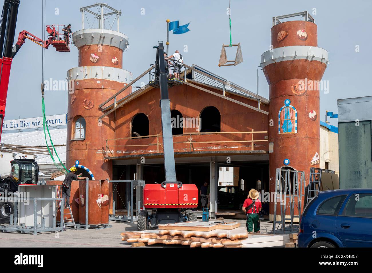 Muenchen, Wiesnaufbau zu 189. Muenchner Oktoberfest auf der ...