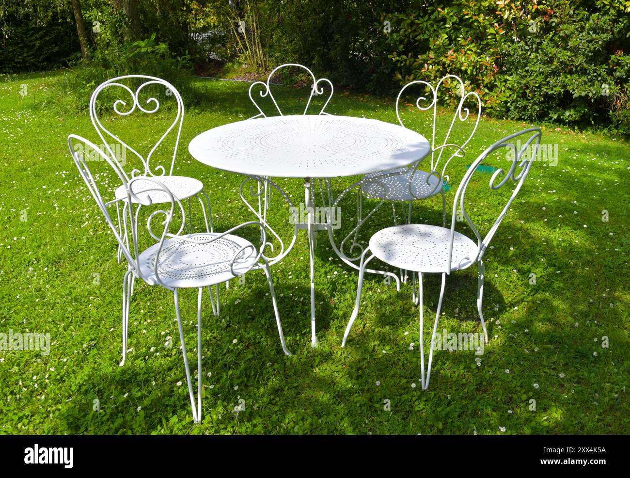 Table et chaises de jardin Stock Photo