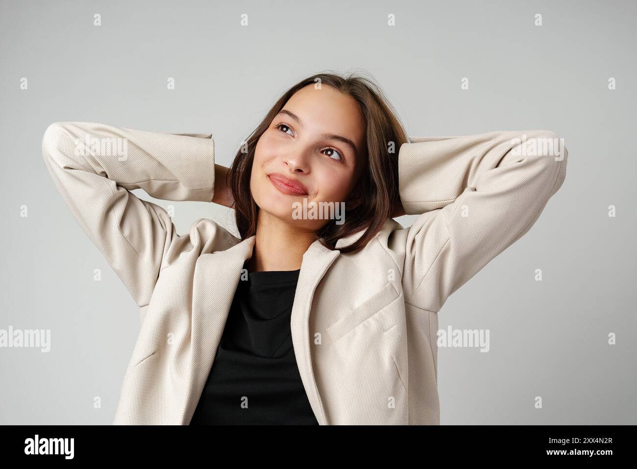 Woman leaning looking right hi-res stock photography and images - Alamy