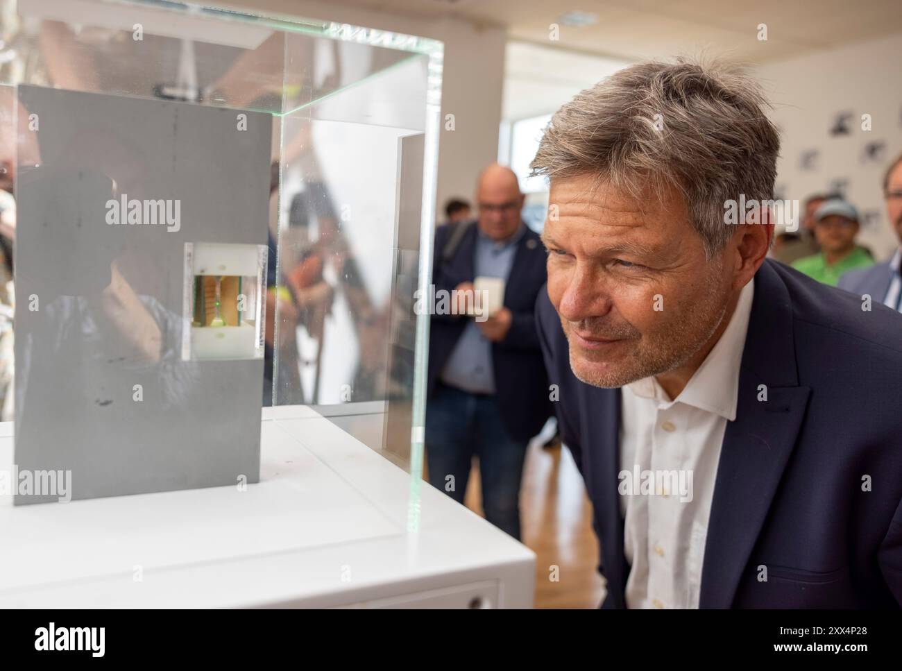 Ion trap quantum computer hi-res stock photography and images - Alamy