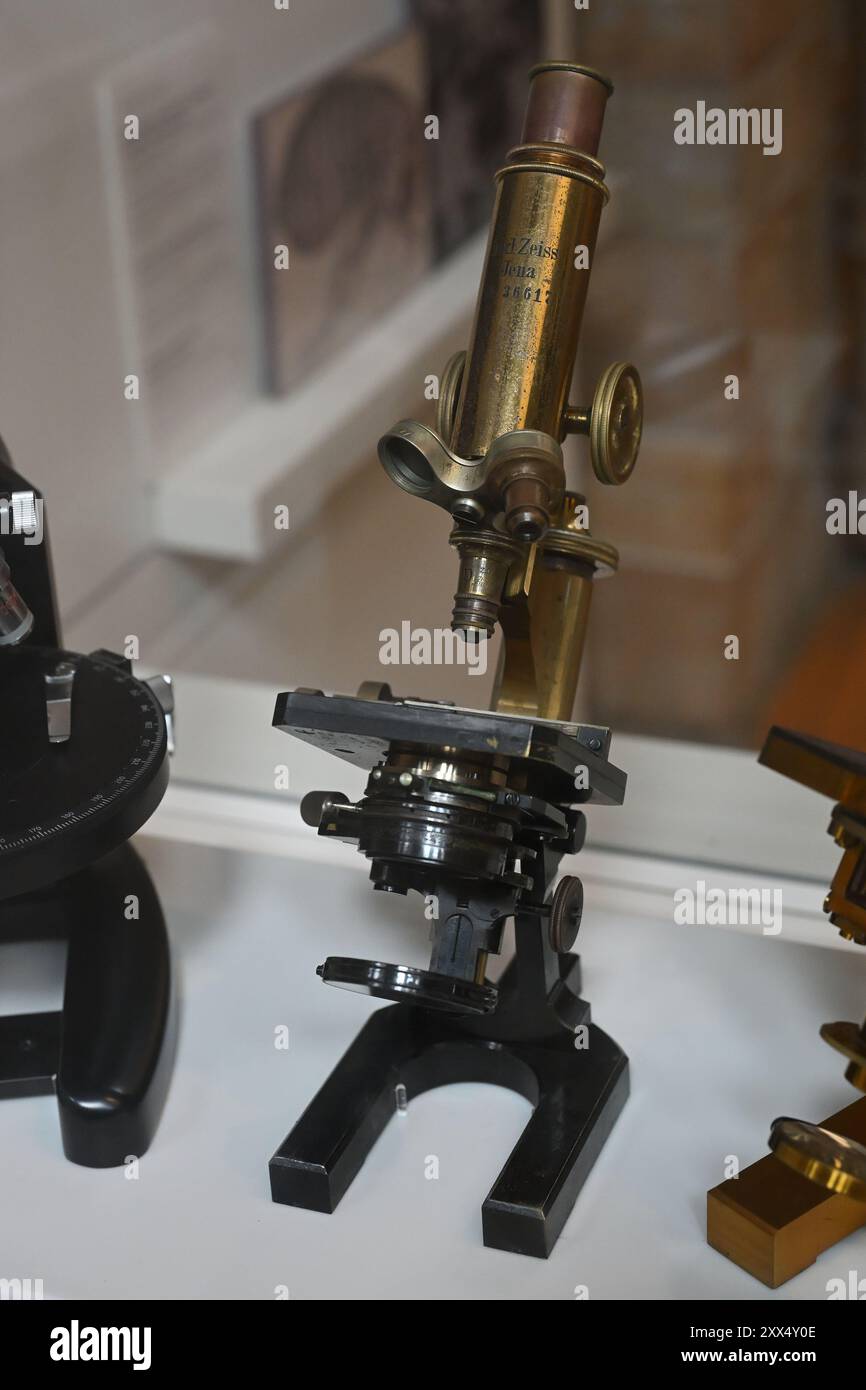 Carl zeiss microscope hi-res stock photography and images Carl zeiss microscope hi-res stock photography and images