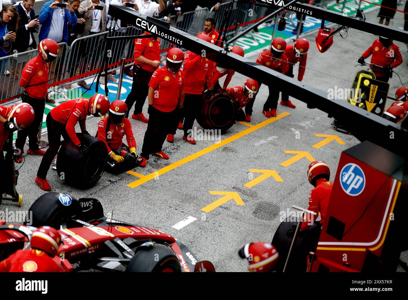 Ferrari f1 pit crew hi-res stock photography and images - Alamy