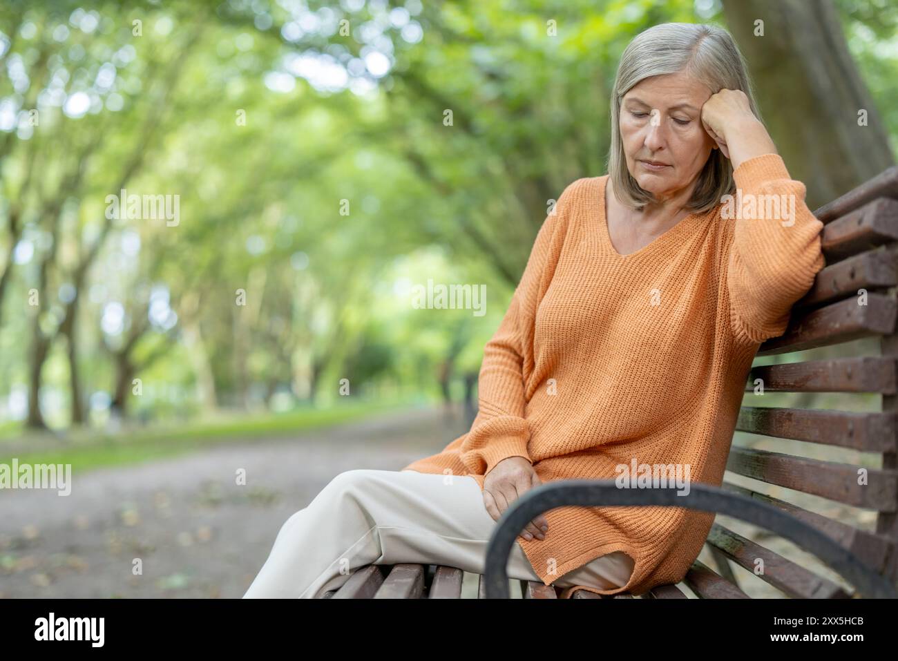 Woman park sad outdoor thoughtful hi-res stock photography and images ...