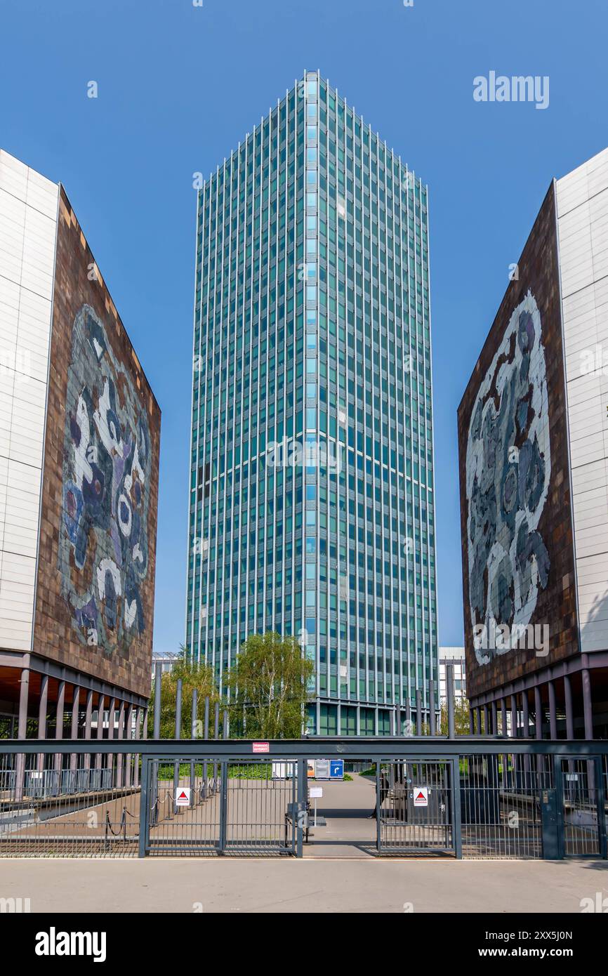 Entrance to the Pierre-et-Marie-Curie campus, aka Jussieu campus, main site of the Faculty of Science and Engineering of Sorbonne University of Paris Stock Photo