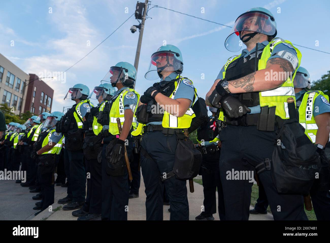 Chicago, Illinois, USA. 22nd Aug, 2024. A line of police officers in ...