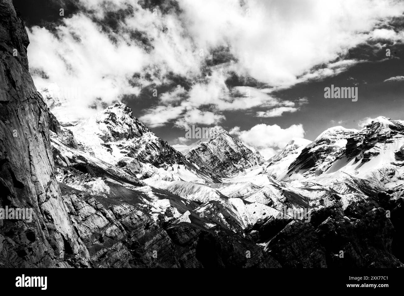 Himalayan peaks high altitude Black and White Stock Photos & Images - Alamy