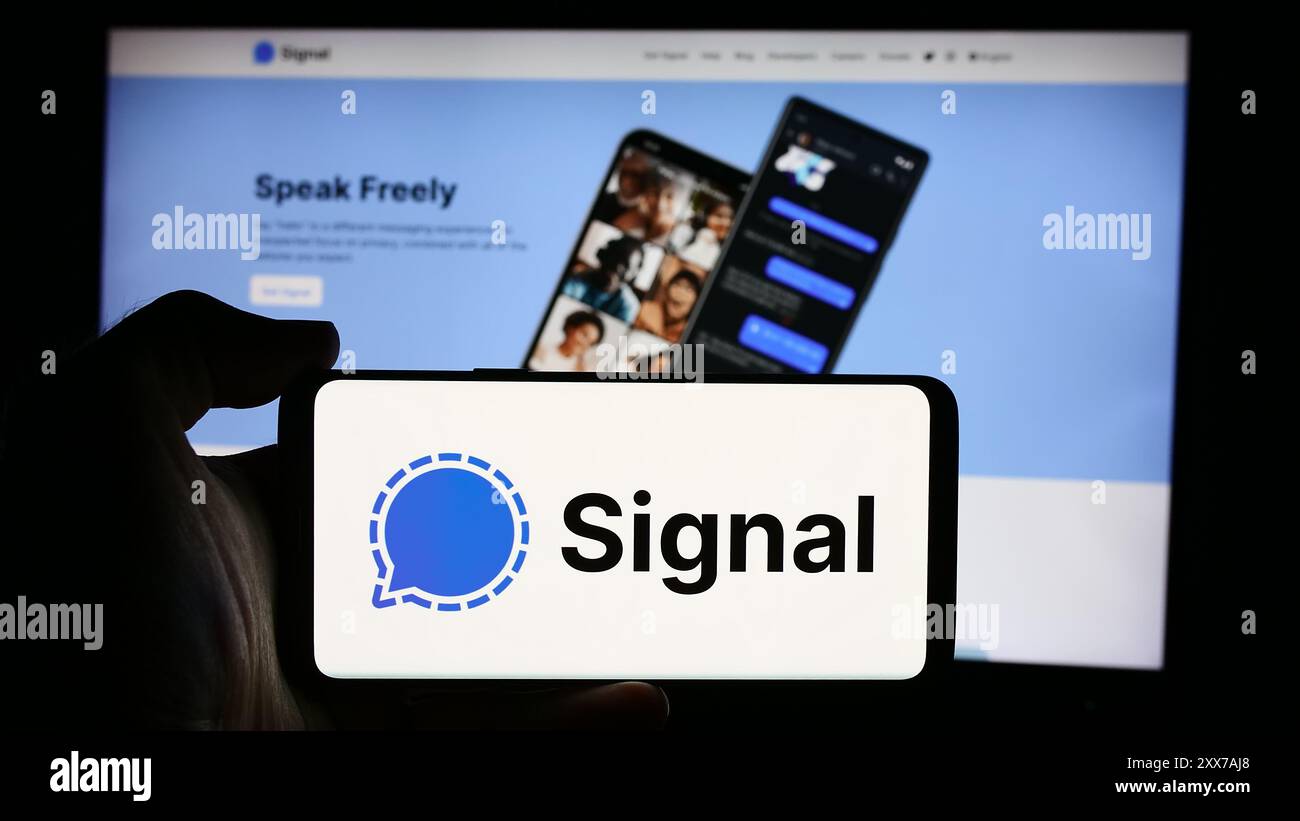 Signal app hi-res stock photography and images - Alamy