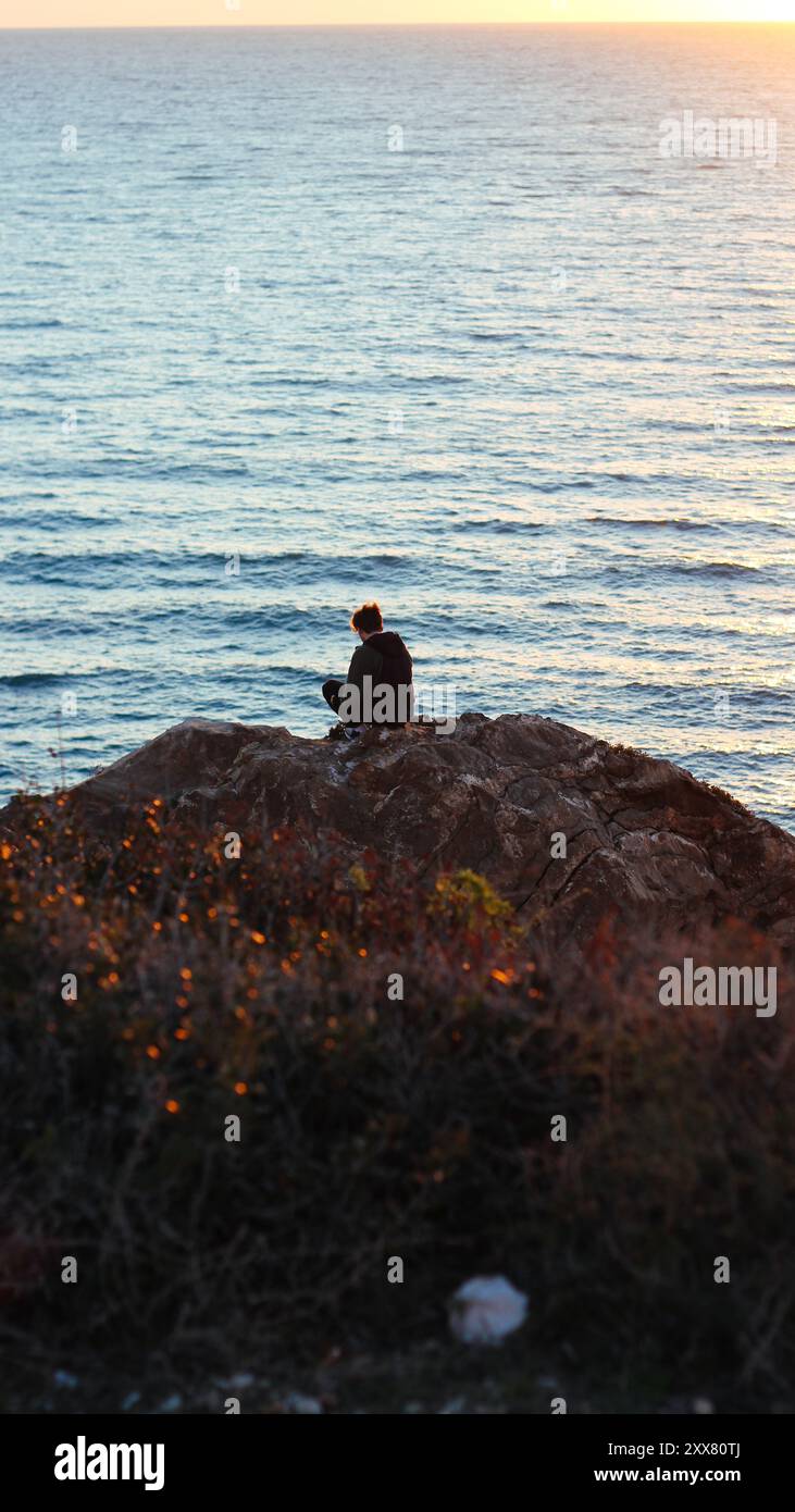 Rocky cliff calm sea hi-res stock photography and images - Alamy