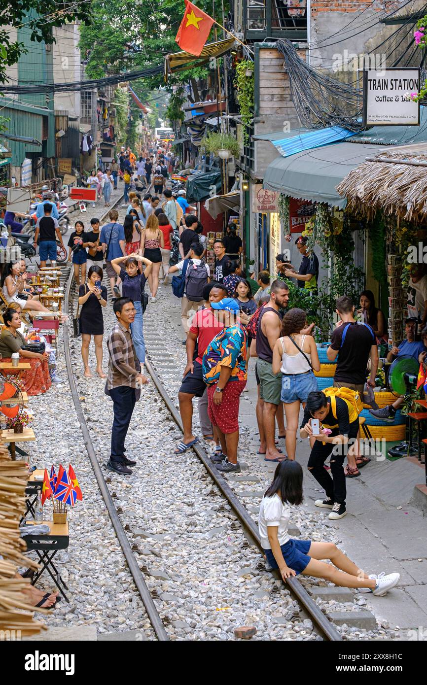 Vietnam, Hanoi, train street or railway street, tourist taking photos and selfies on the railway lines Stock Photo