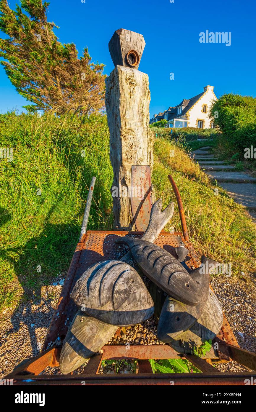 France, Morbihan, Billiers, sculpture at the Pointe de Pen Lan along ...