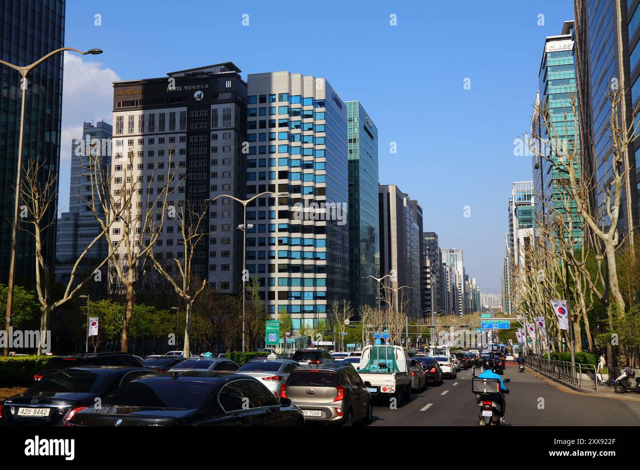 seoul-south-korea-april-7-2023-street-view-of-teheran-ro-street-in