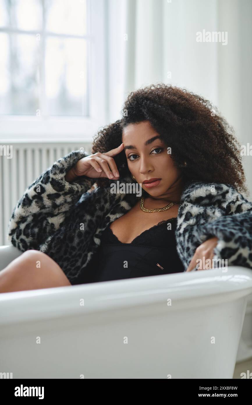 Glam woman black and white hi-res stock photography and images - Alamy
