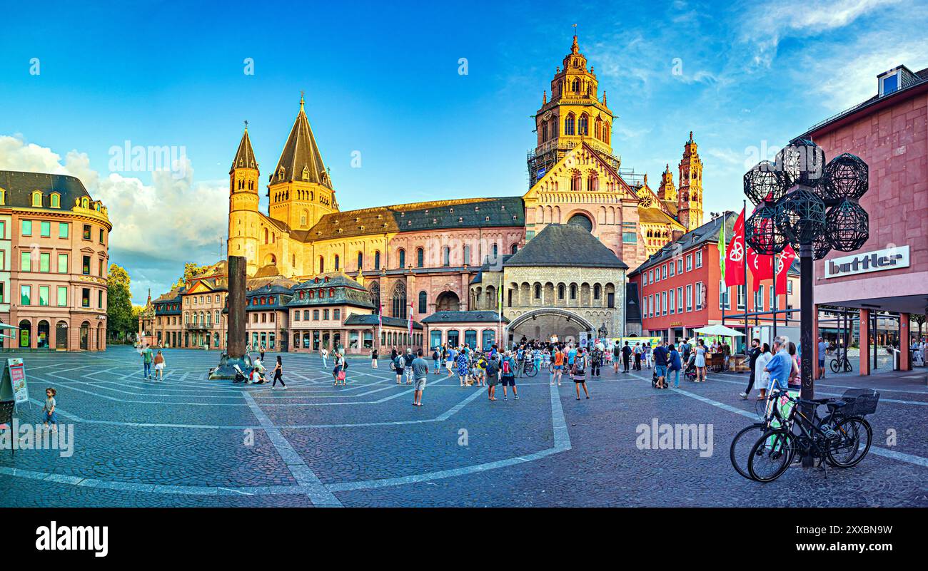 Dom St. Martin and Domplatz of Mainz in Rhineland-Palatinate, Germany ...